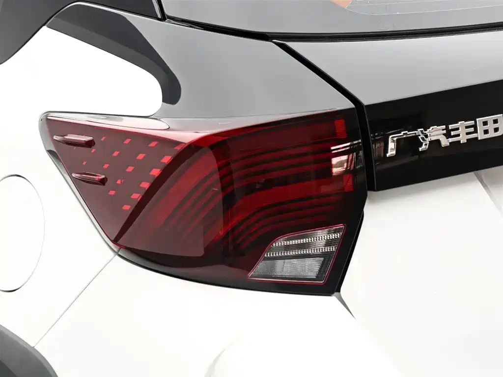 Toyota Yaris L 2023 — фото 7