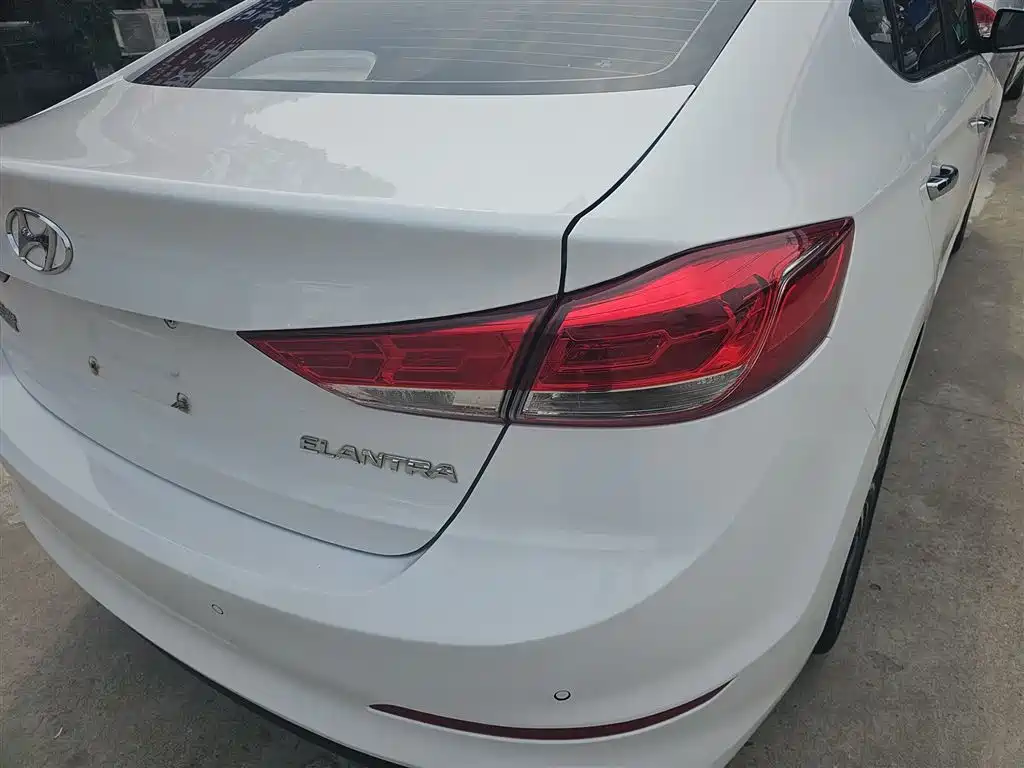 Hyundai Elantra 2019 — фото 8