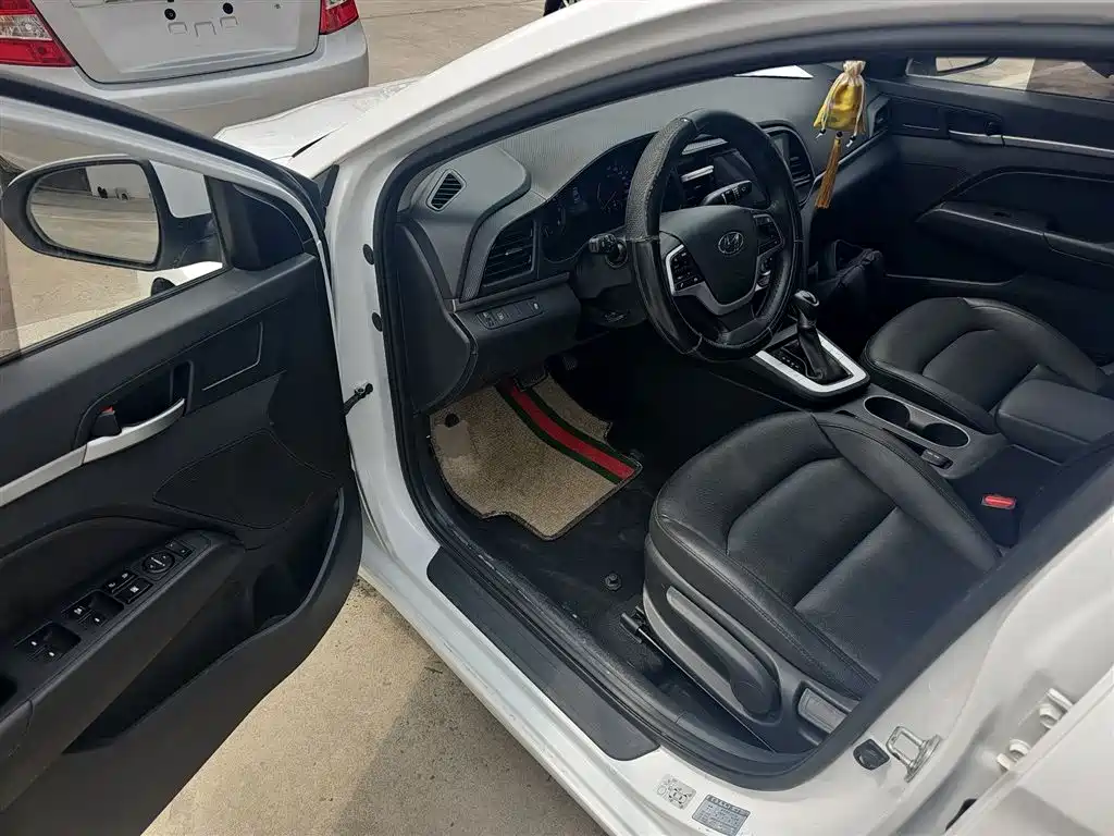 Hyundai Elantra 2019 — фото 16