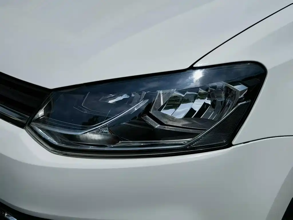 Volkswagen Polo 2015 — фото 24