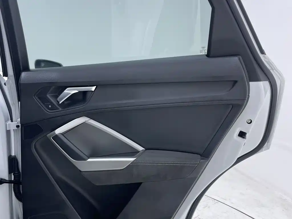 Audi Q3 2023 — фото 24