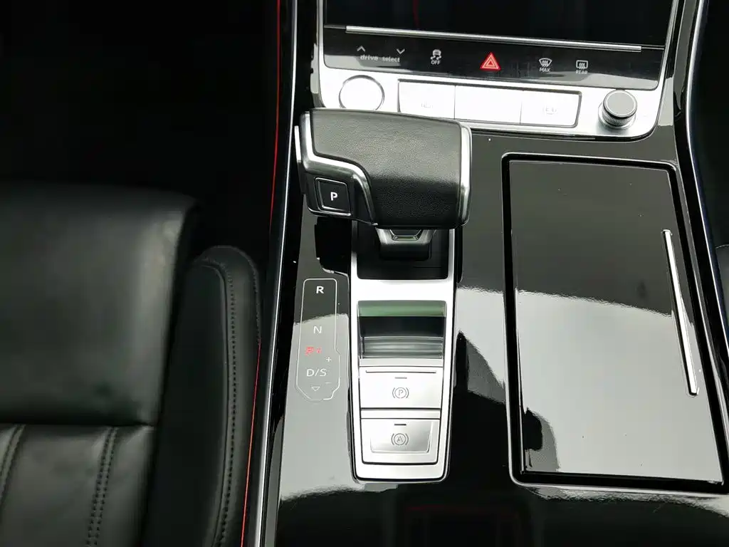 Audi A8 2020 — фото 13