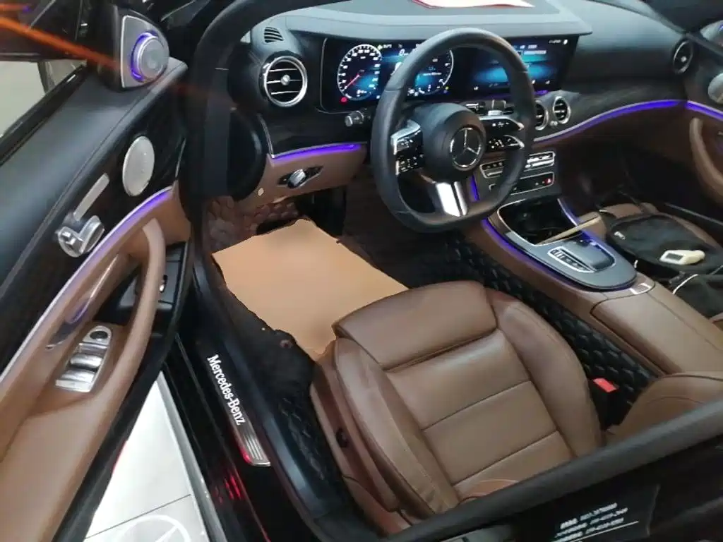 Mercedes-Benz E-Class 2022 — фото 16
