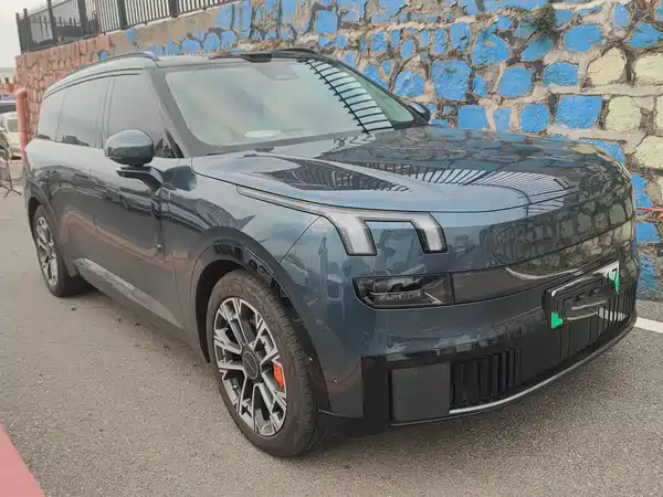 Lynk & Co 900 2025