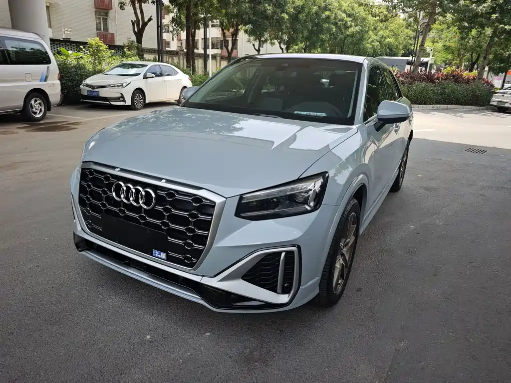 Audi Q2L