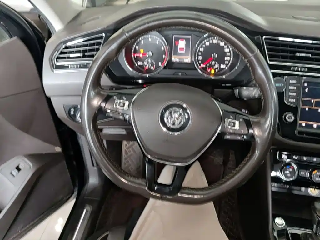 Volkswagen Tiguan L 2017 — фото 11