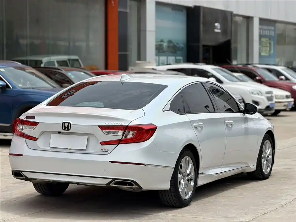 Honda Accord 2019 — фото 9