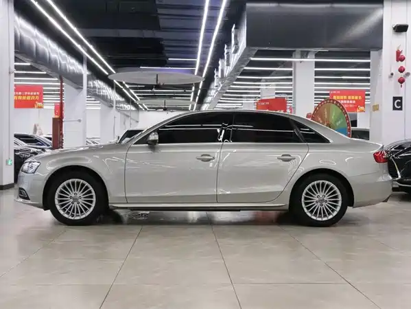 Audi A4L 2015