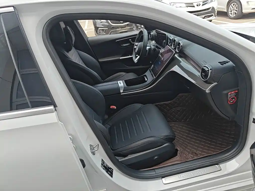 Mercedes-Benz C-Class 2023 — фото 25