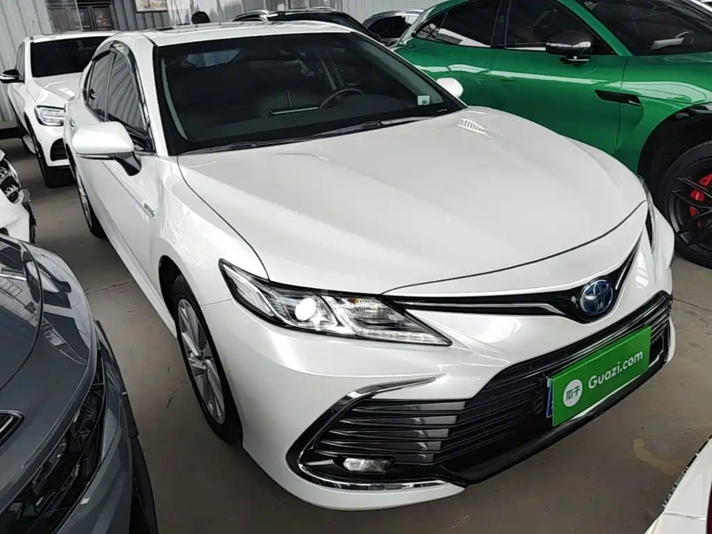 Toyota Camry 2023 — фото 4