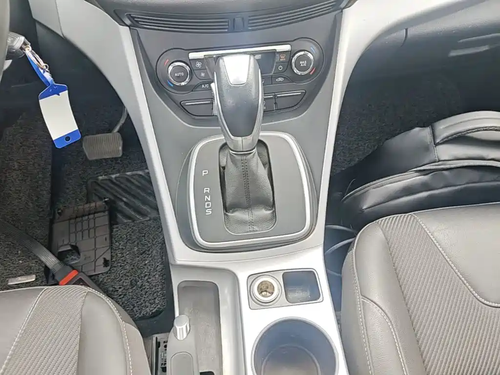 Ford Kuga 2015 — фото 14