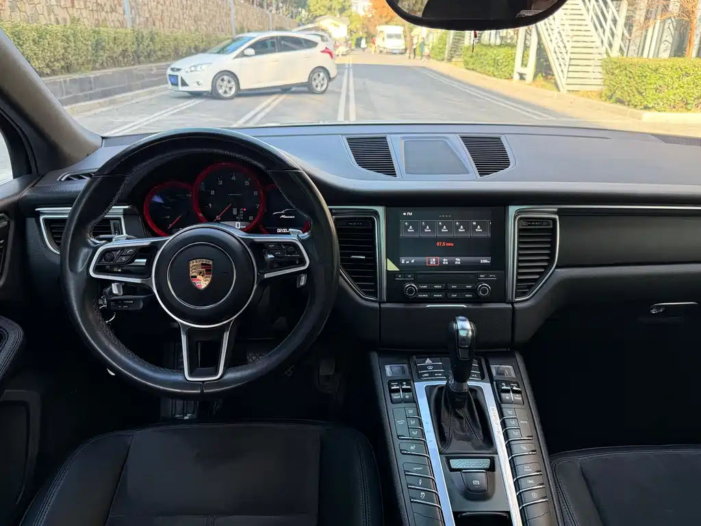 Porsche Macan 2018 — фото 9