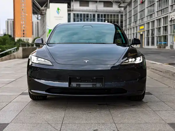 Tesla Model 3 2025
