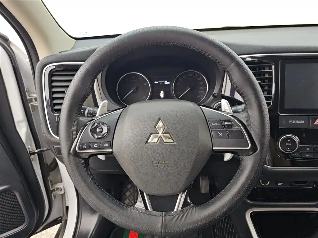 Mitsubishi Outlander 2019 — фото 11