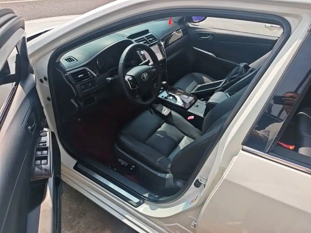 Toyota Camry 2015 — фото 15
