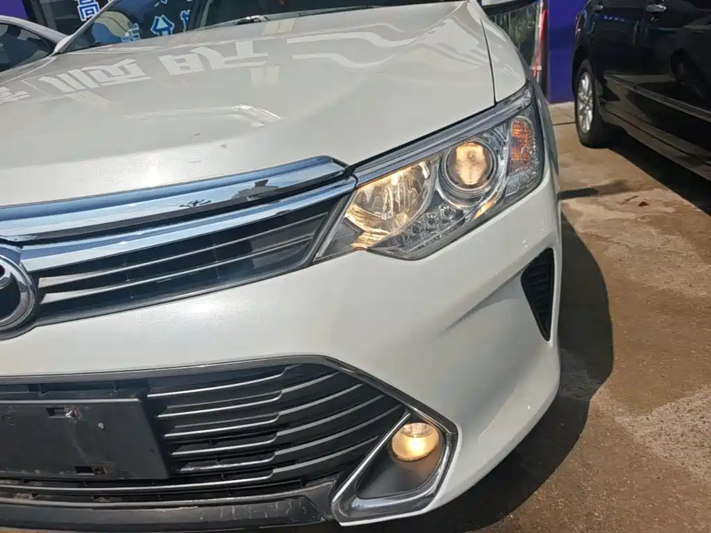 Toyota Camry 2015 — фото 24