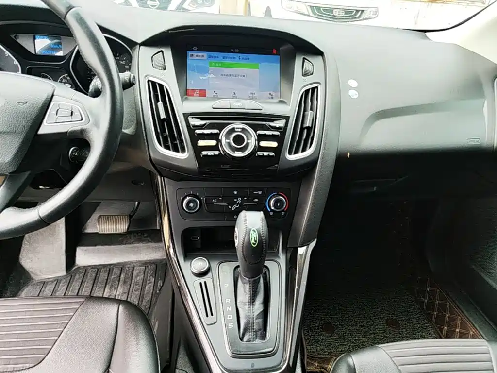 Ford Focus 2020 — фото 13