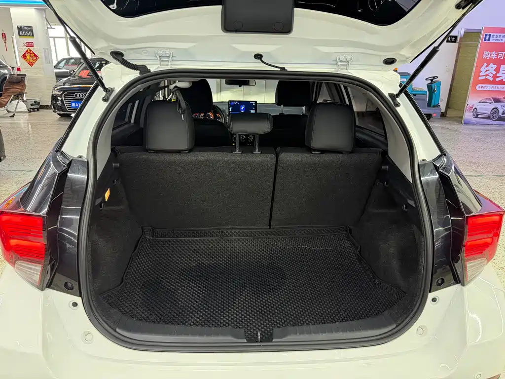 Toyota Yaris L 2022 — фото 21