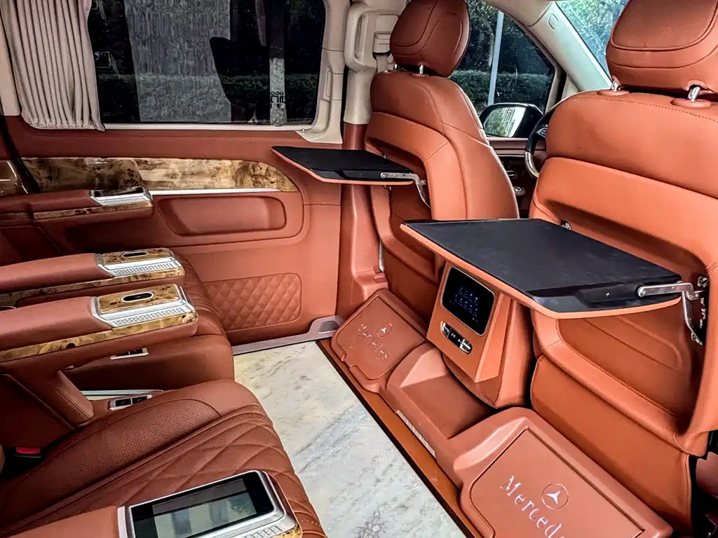 Mercedes-Benz V-Class 2023 — фото 18