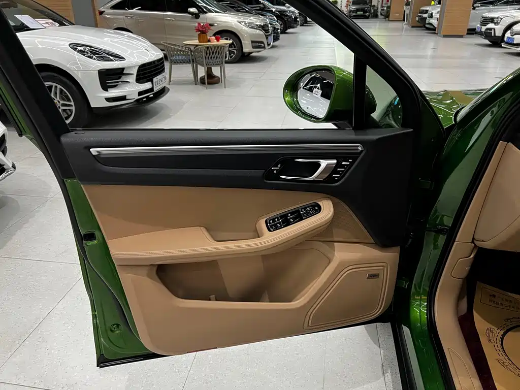 Porsche Macan 2019 — фото 12