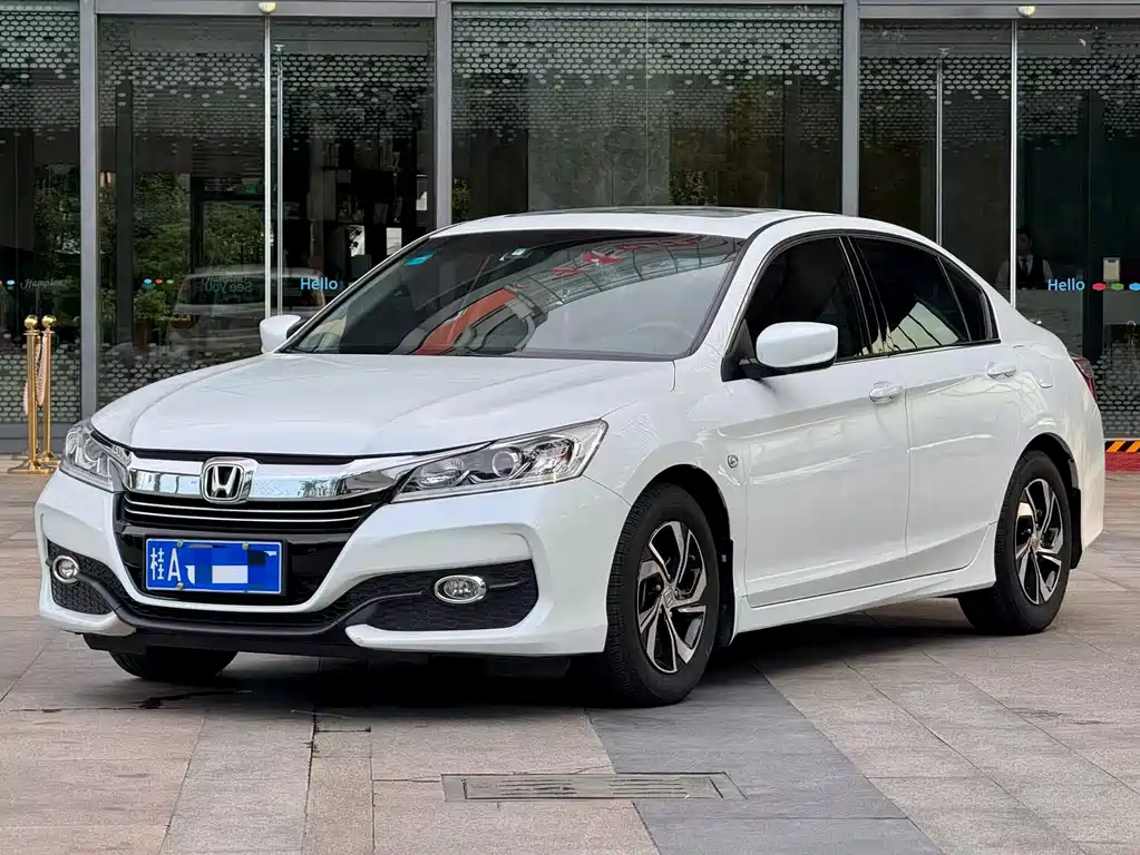 Honda Accord 2016 — фото 1