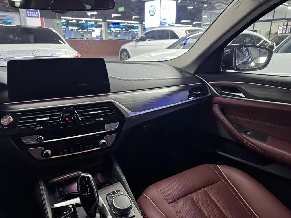 BMW 5 Series 2021 — фото 15