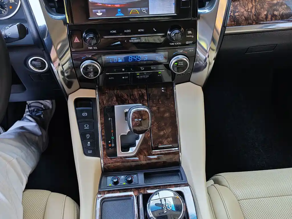 Toyota Alphard 2018 — фото 17