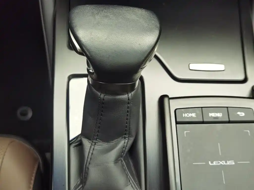 Lexus ES 2021 — фото 13