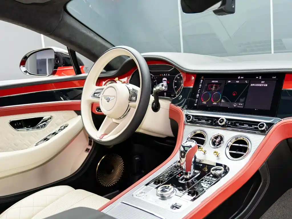 Bentley Continental 2023 — фото 17