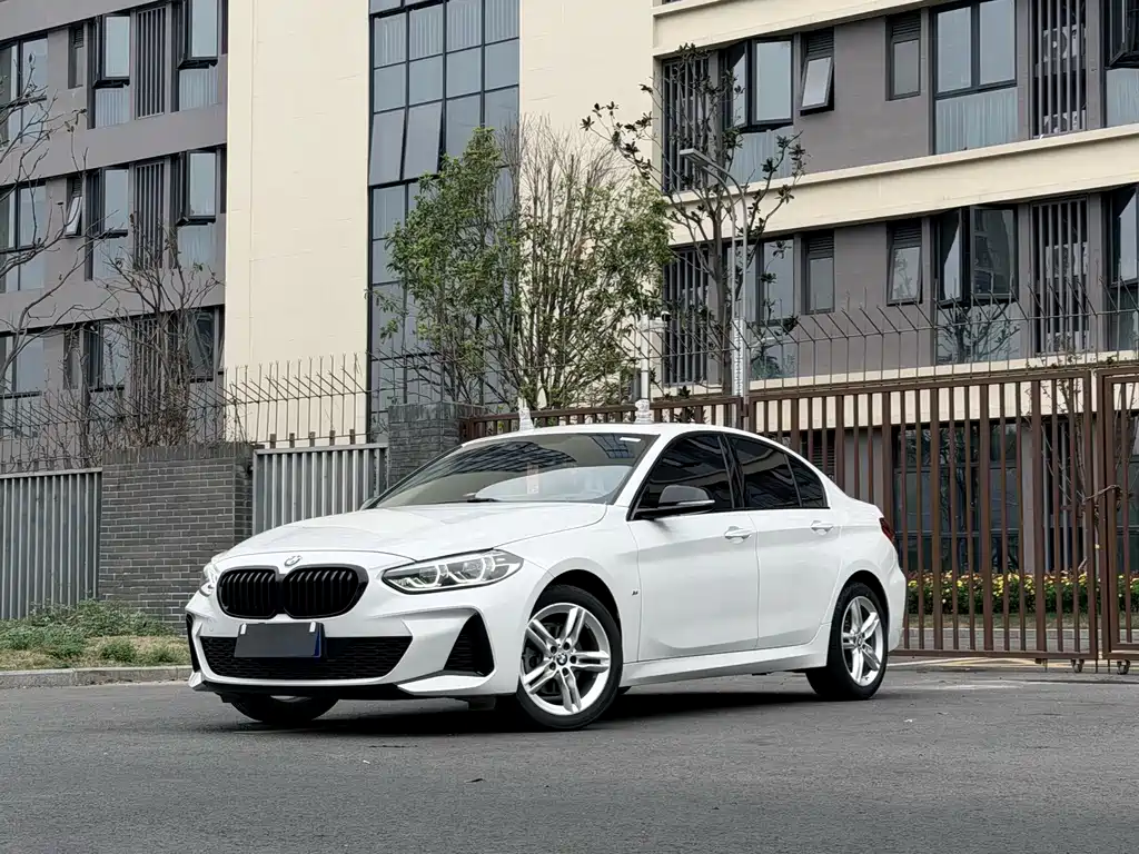 BMW 1 Series 2021 — фото 1