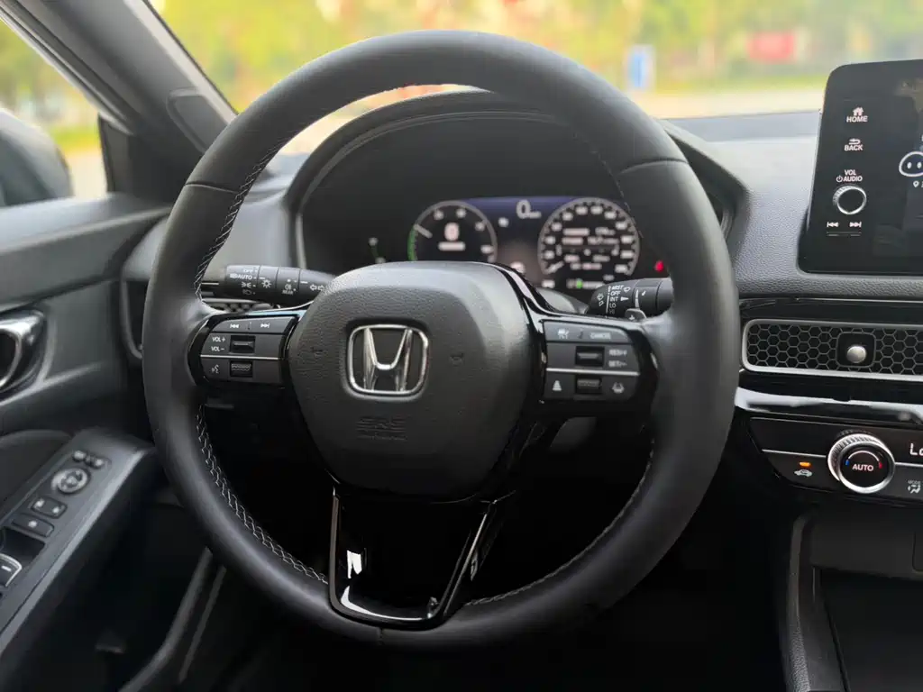 Honda Civic 2025 — фото 11
