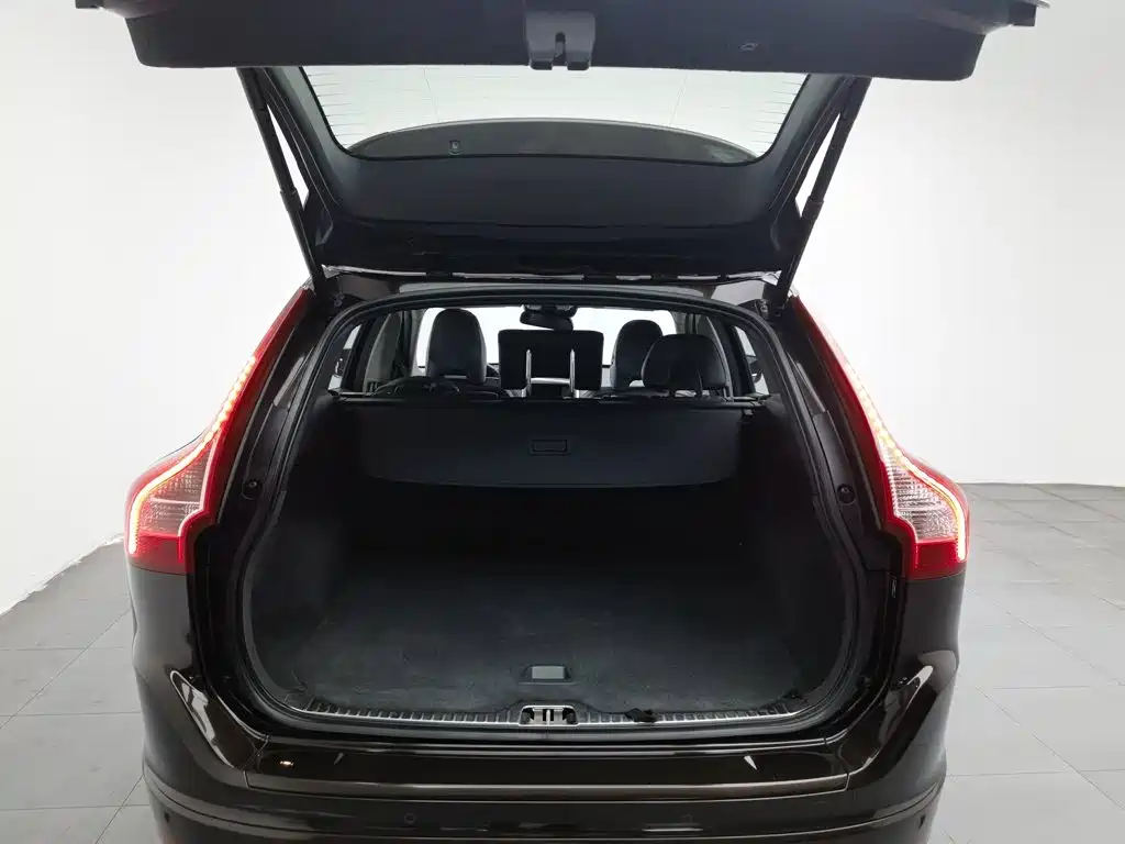 Volvo XC60 2016 — фото 16