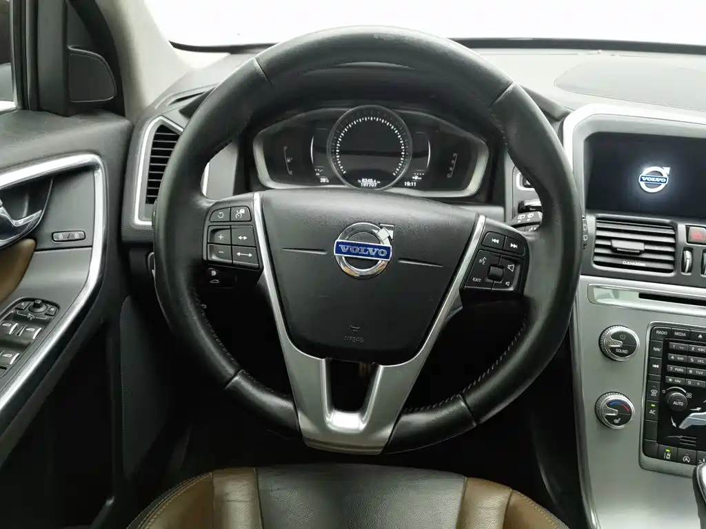 Volvo XC60 2016 — фото 11