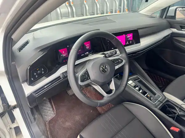 Volkswagen Golf 2024