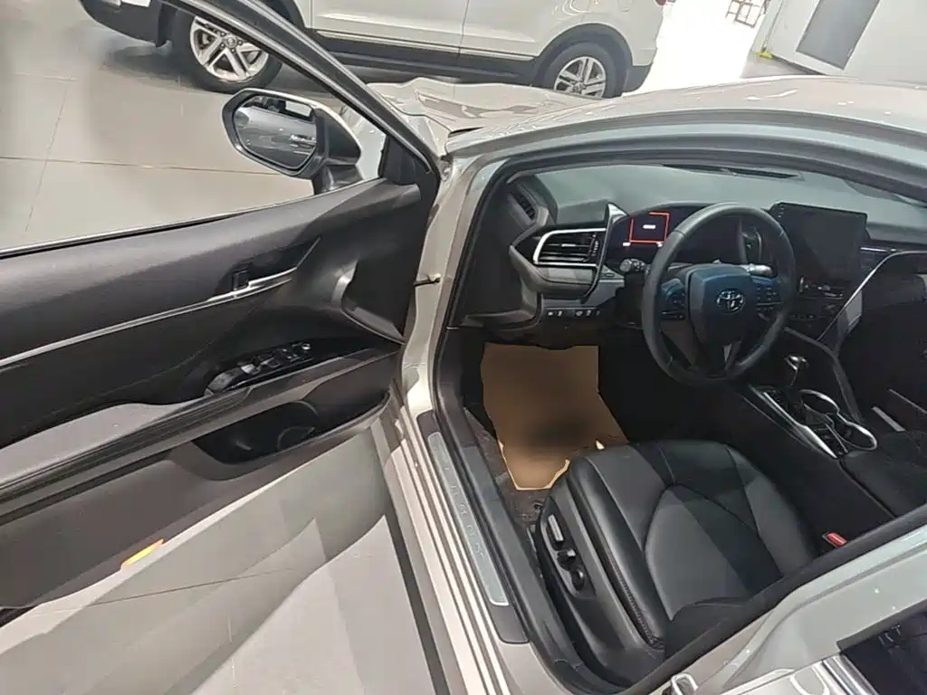 Toyota Camry 2022 — фото 16