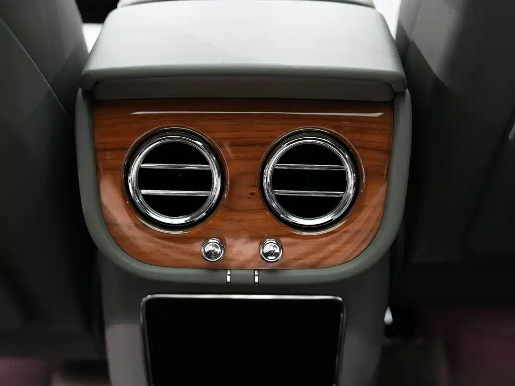 Bentley Bentayga 2021 — фото 28
