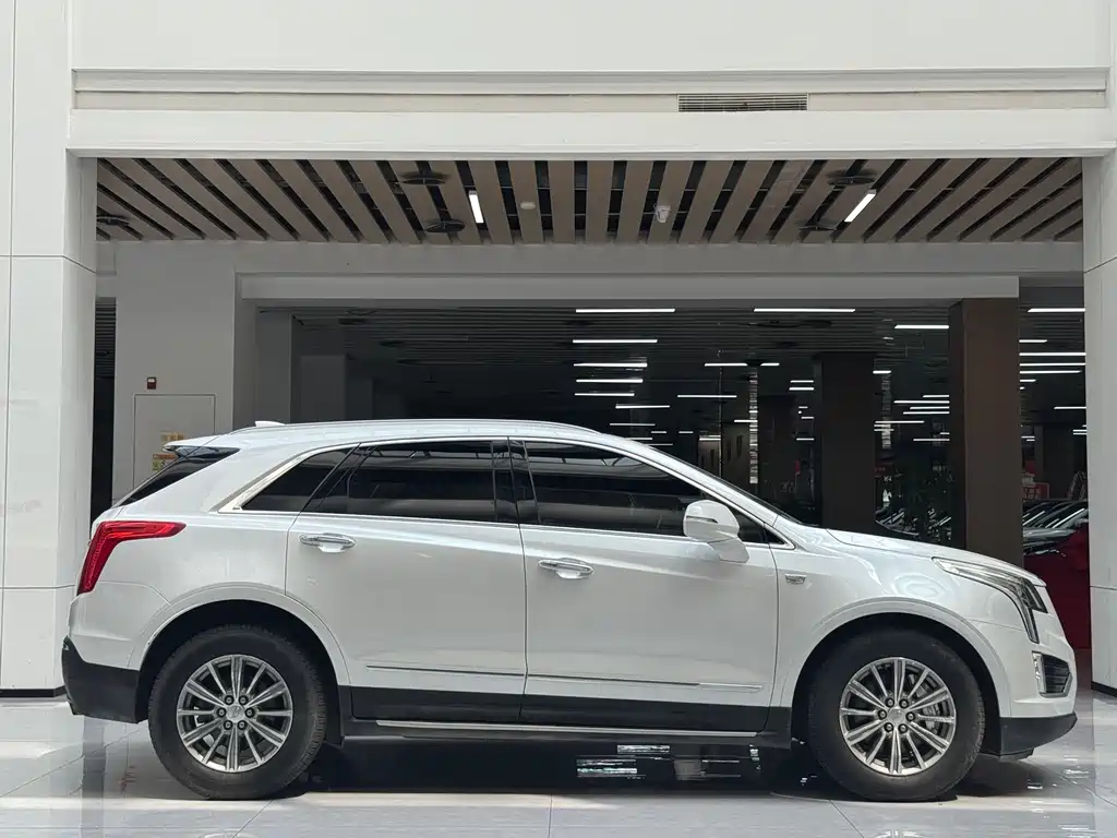 Cadillac XT5 2017 — фото 4