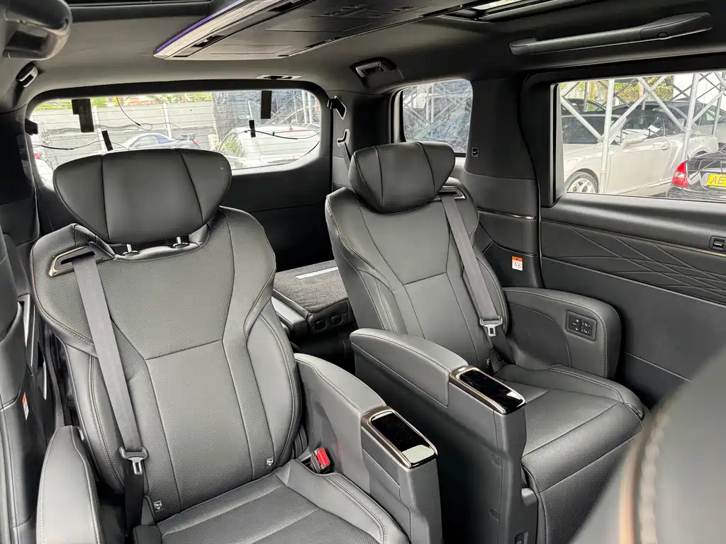 Toyota Alphard 2025 — фото 7