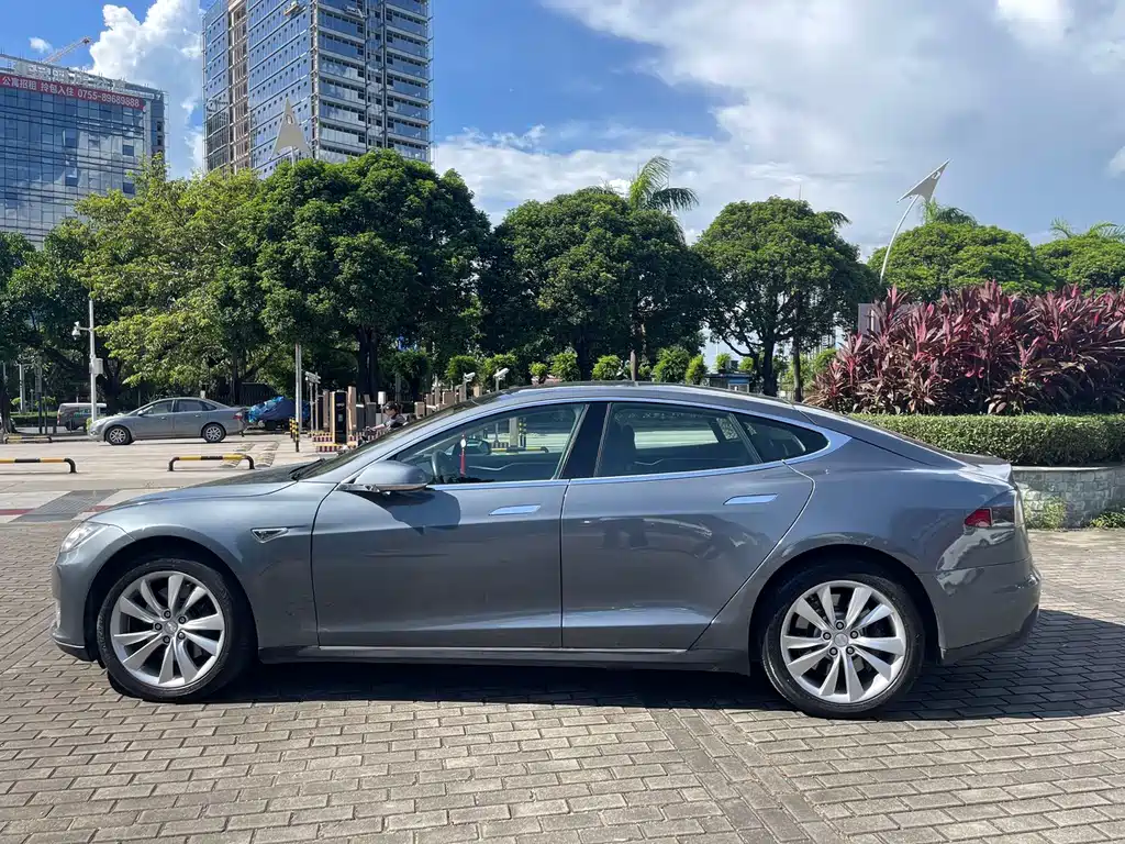 Tesla Model S 2015 — фото 7