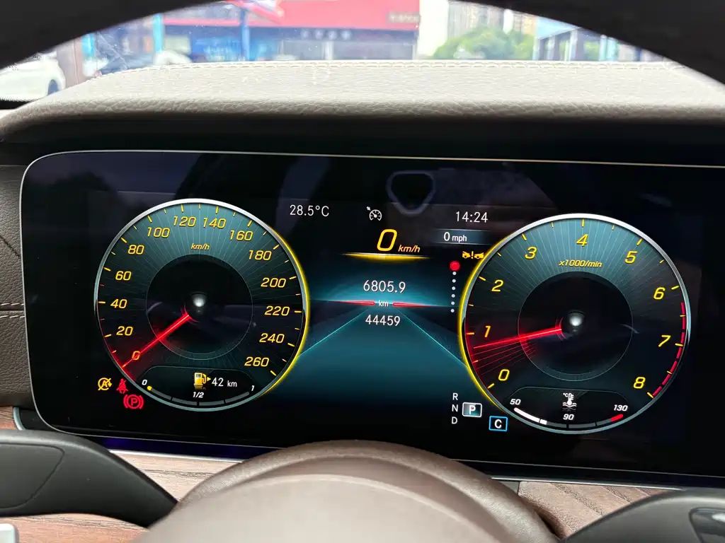 Mercedes-Benz E-Class 2023 — фото 17