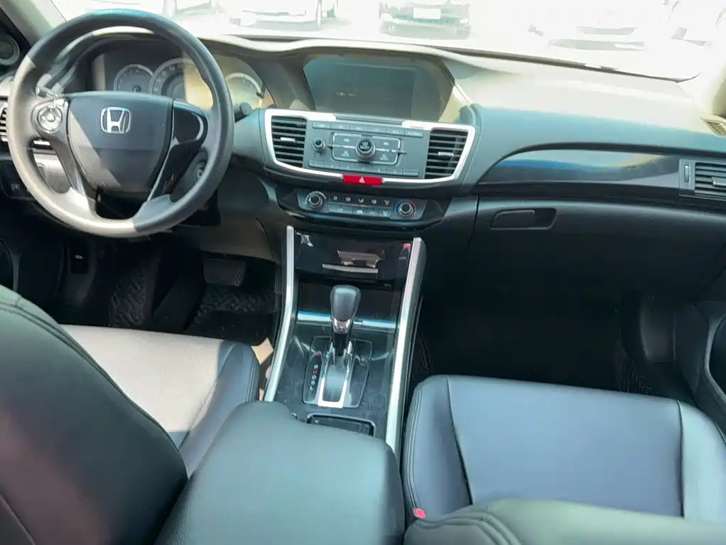 Honda Accord 2018 — фото 9
