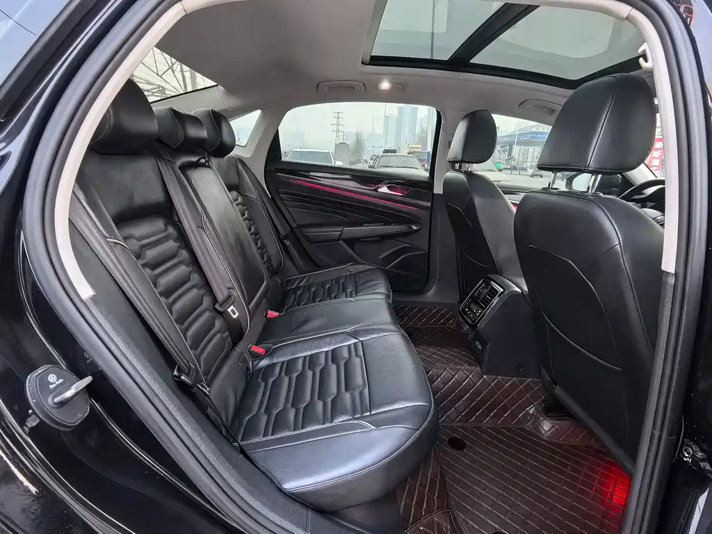 Volkswagen Passat 2019 — фото 11