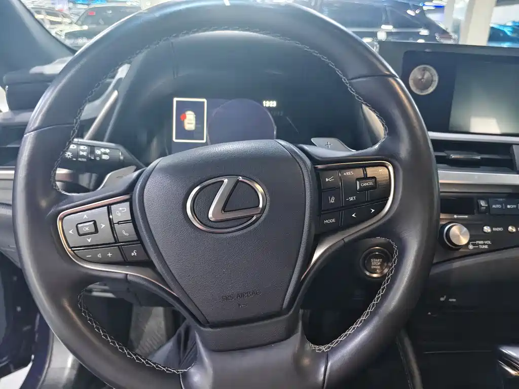 Lexus ES 2021