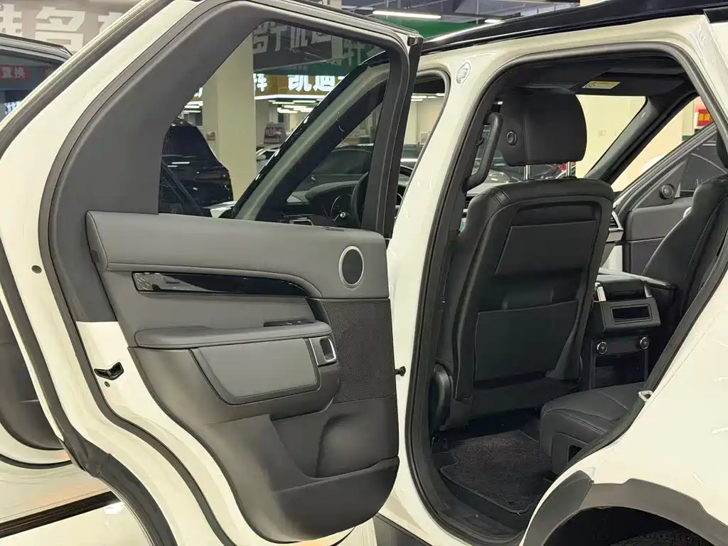 Land Rover Discovery 2018 — фото 15