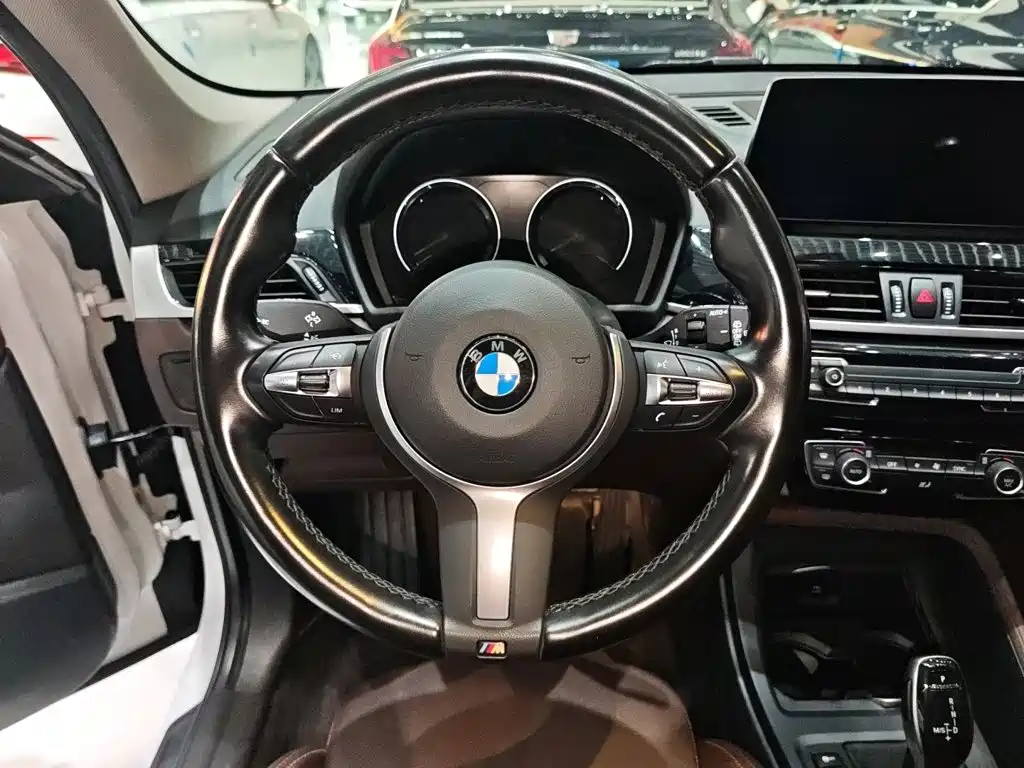 BMW X1 2022 — фото 2