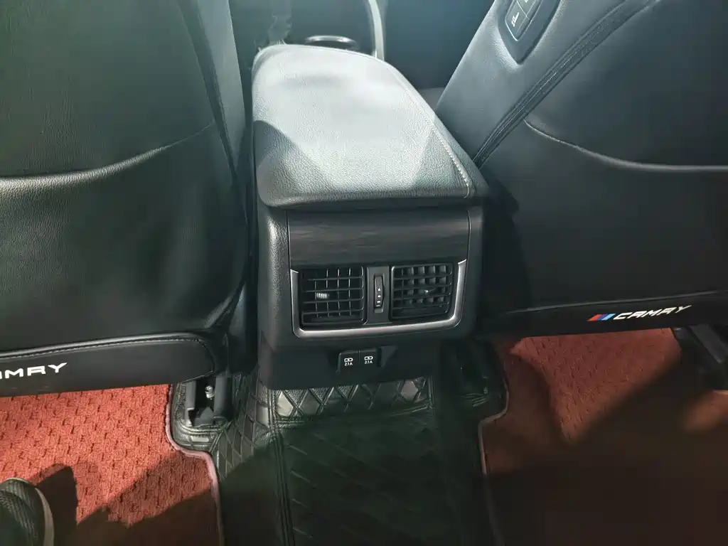 Toyota Camry 2023 — фото 11