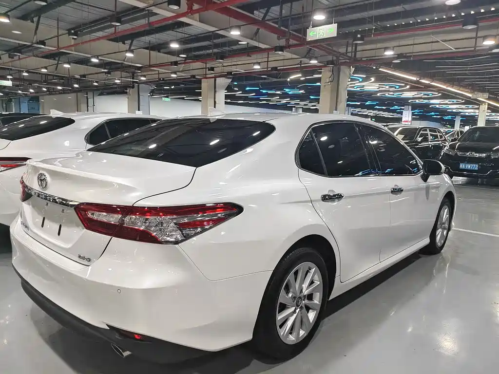 Toyota Camry 2023 — фото 18