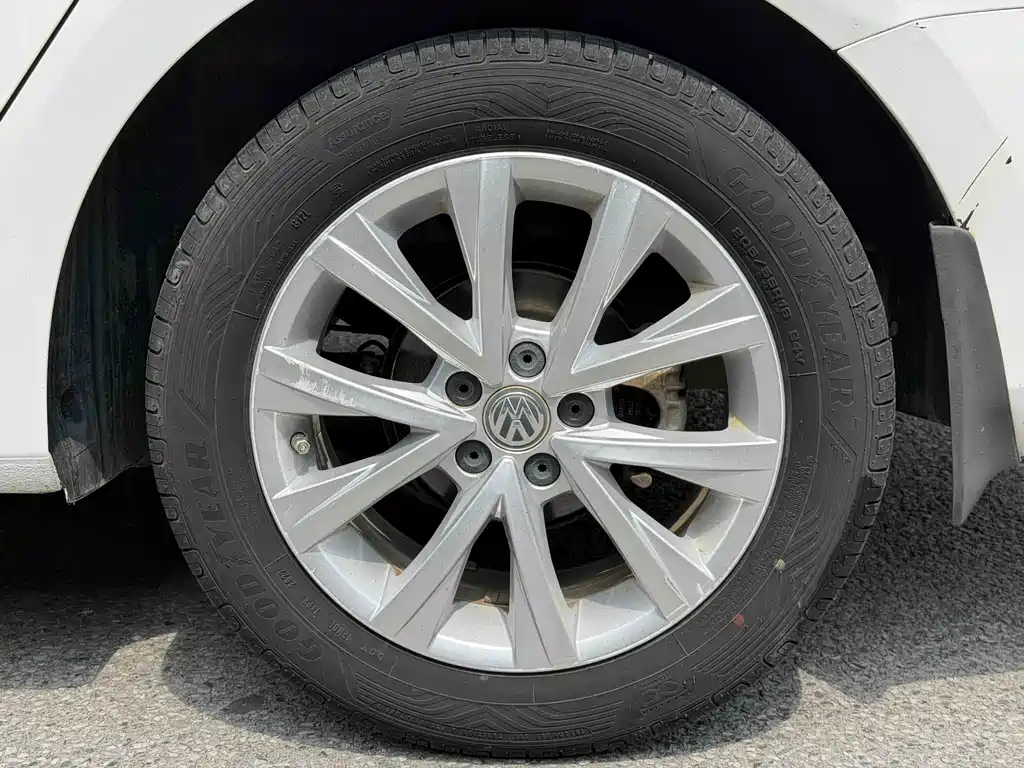 Volkswagen Lavida 2015