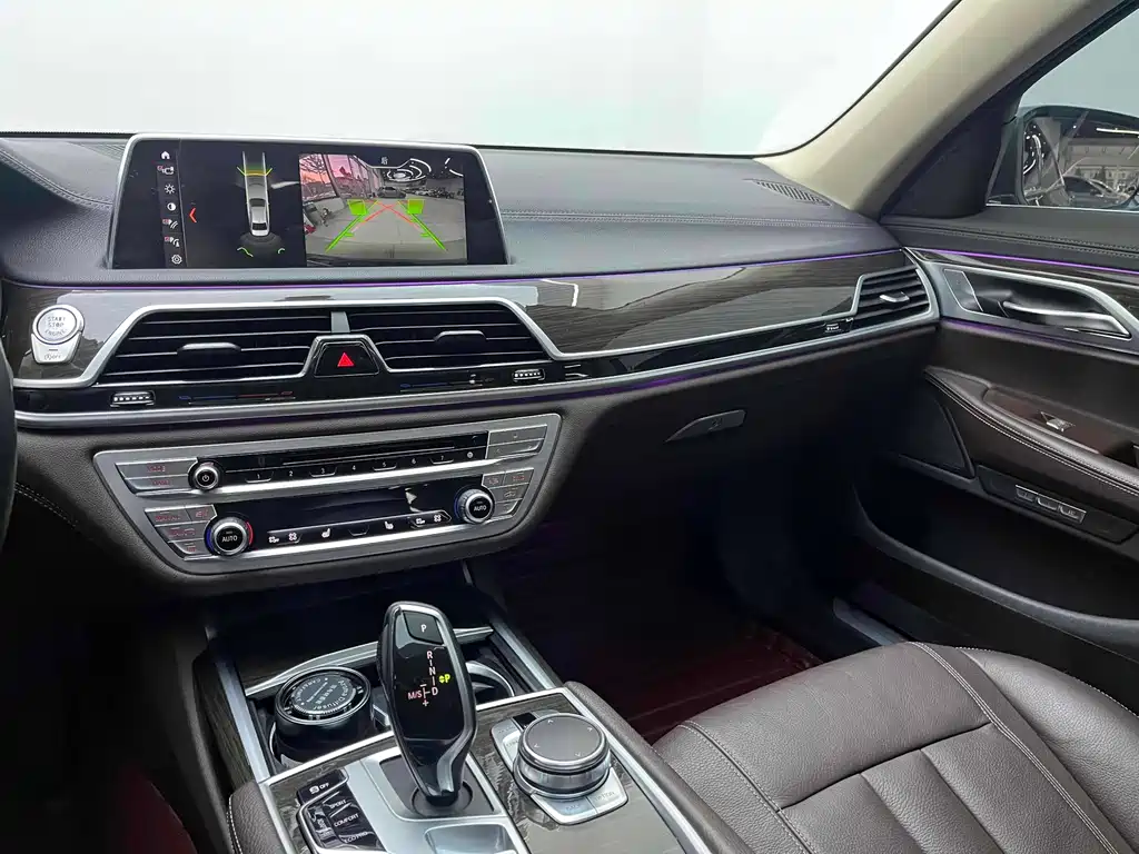 BMW 7 Series 2018 — фото 15