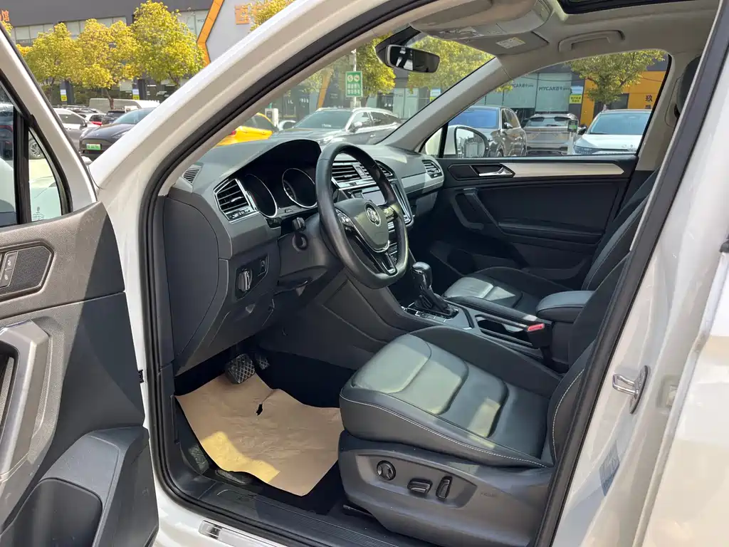 Volkswagen Tiguan L 2018 — фото 6
